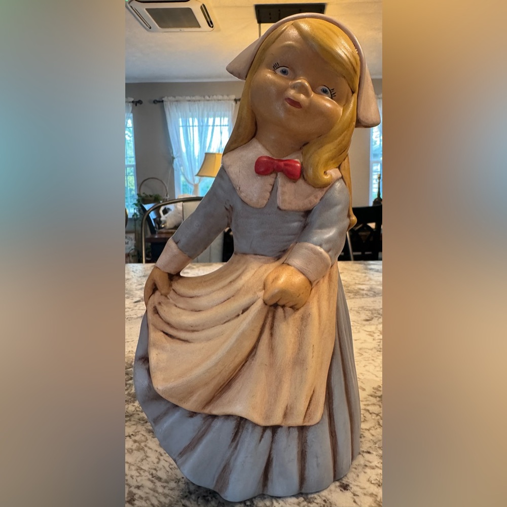 Vintage Ceramic Pilgrim Girl Figurine | Home
Accents a little over 11 inches.